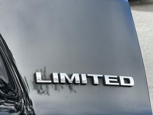 Used 2019 Jeep Cherokee Limited image 7