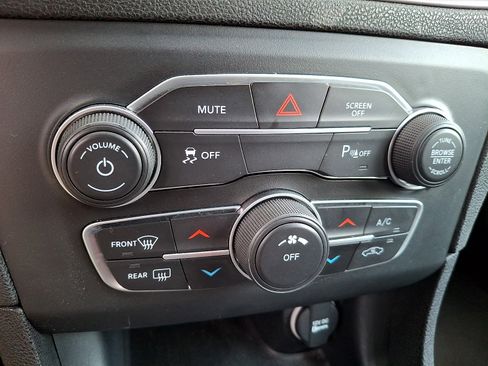 Used 2023 Dodge Charger SXT RWD image 22