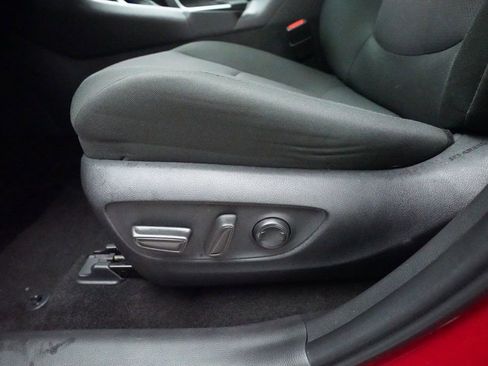 Used 2025 Toyota RAV4 XLE AWD/4WD image 28