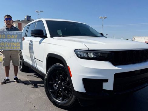 Used 2025 Jeep Grand Cherokee L Laredo RWD image 1
