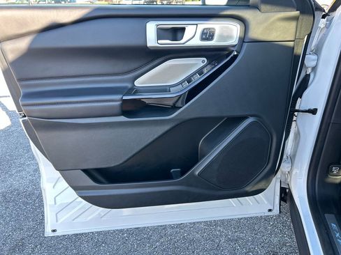 Used 2022 Ford Explorer Platinum w/ Equipment Group 601A image 12
