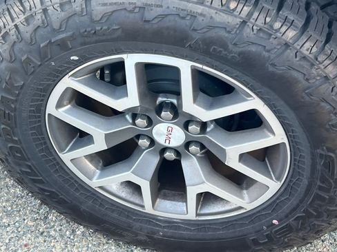 Used 2016 GMC Canyon SLE w/ All Terrain Package image 17