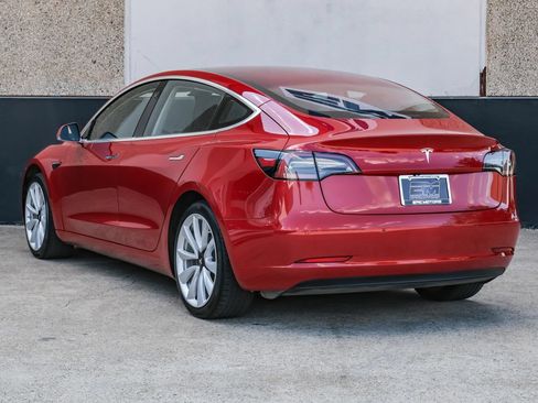 Used 2018 Tesla Model 3 Long Range RWD image 10