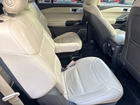 Used 2020 Ford Explorer Platinum w/ Premium Technology Package image 36