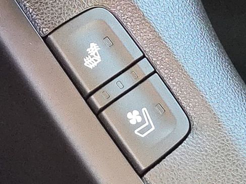 Used 2019 GMC Acadia Denali w/ Technology Package FWD image 25