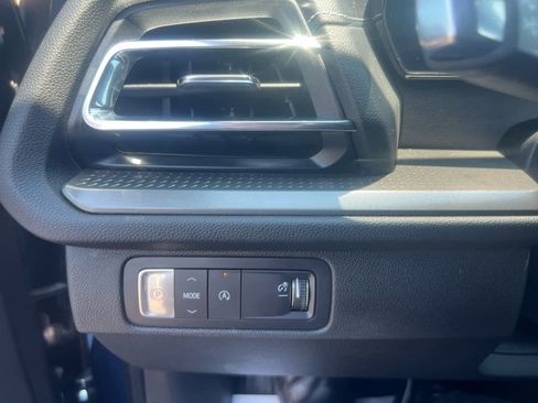 Used 2025 Chevrolet Traverse LT image 16