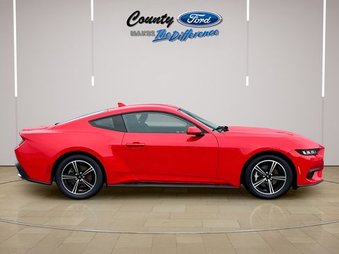 Used 2025 Ford Mustang Coupe RWD image 8