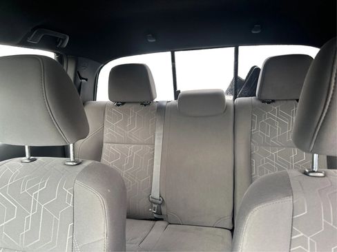 Used 2017 Toyota Tacoma TRD Sport w/ Tow Package (A/T) image 12