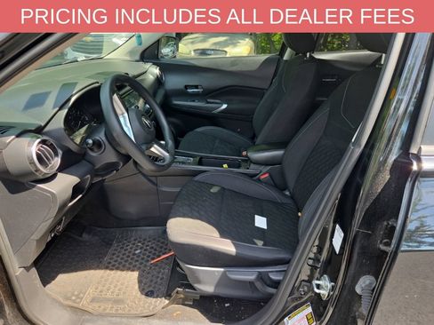 Used 2021 Nissan Kicks SV FWD image 2