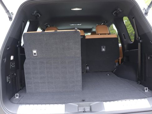 Used 2024 Lexus LX 600 4WD w/ Luxury Package image 18