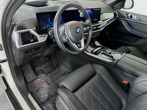Used 2025 BMW X5 xDrive40i w/ Parking Assistance Package image 9
