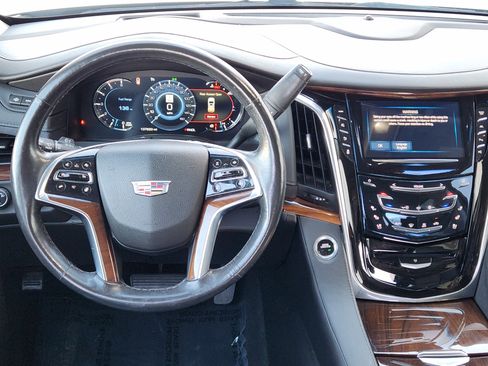 Used 2017 Cadillac Escalade Luxury image 28