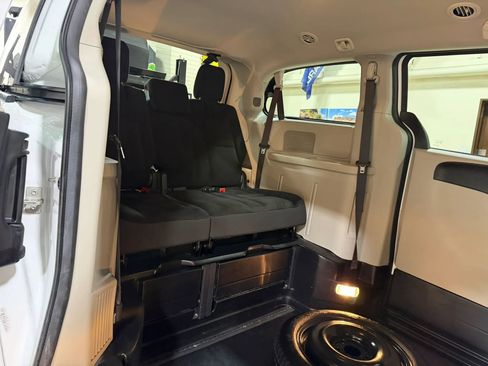 Used 2019 Dodge Grand Caravan SE FWD image 61