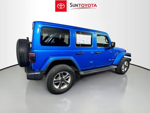 Used 2022 Jeep Wrangler Unlimited Sahara w/ LED Lighting Group AWD/4WD image 4