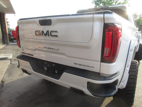 Used 2022 GMC Sierra 1500 Denali w/ Denali Reserve Package AWD/4WD image 16