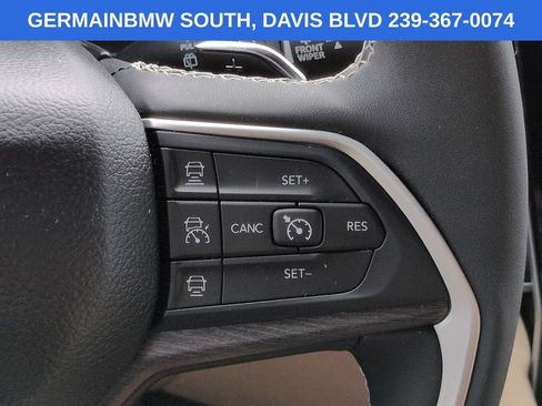 Used 2023 Jeep Grand Cherokee Limited w/ Black Appearance Package AWD/4WD image 28