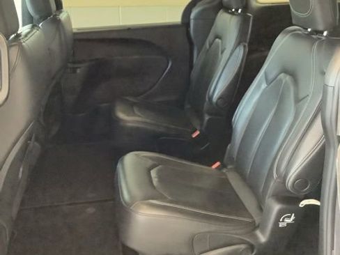 Certified 2021 Chrysler Pacifica Touring-L w/ S Appearance Package AWD/4WD image 16
