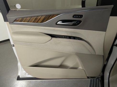 Used 2023 Cadillac Escalade Sport Platinum image 9