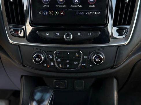 Used 2021 Chevrolet Traverse RS image 29