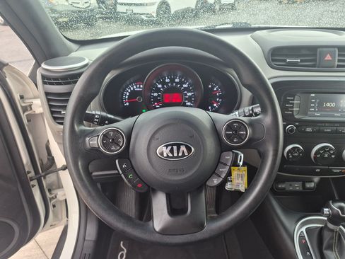 Used 2016 Kia Soul + FWD image 17