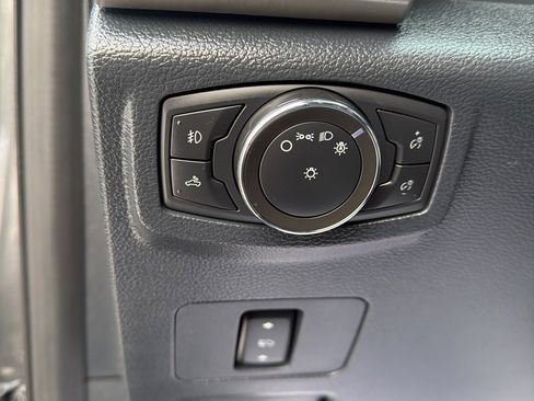 Certified 2022 Ford F250 Lariat w/ Black Appearance Package image 18