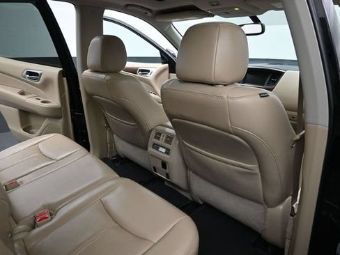 Used 2017 Nissan Pathfinder Platinum FWD image 14