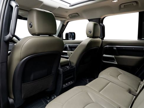 Used 2023 Land Rover Defender 110 SE image 41