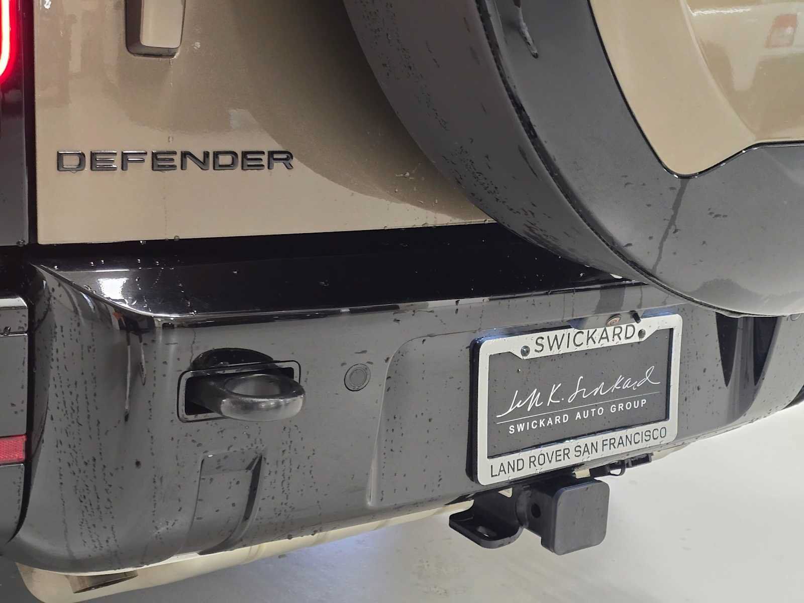 Used 2025 Land Rover Defender 130 X-Dynamic SE AWD/4WD image 13