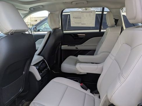 New 2026 Lincoln Aviator 2WD image 11