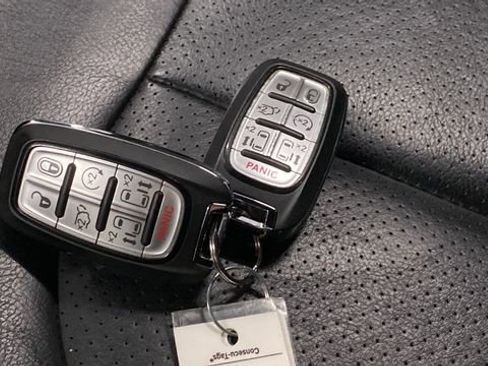 Used 2021 Chrysler Pacifica Touring-L w/ S Appearance Package FWD image 20