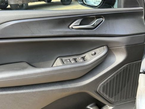New 2025 Jeep Grand Cherokee L Altitude RWD image 12