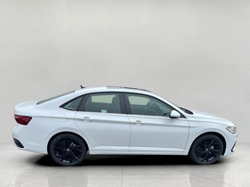 New 2025 Volkswagen Jetta SE image 8