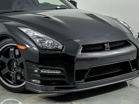 Used 2014 Nissan GT-R Track Edition AWD/4WD image 2