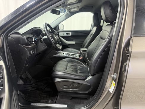 Used 2021 Ford Explorer Limited w/ Equipment Group 301A image 16