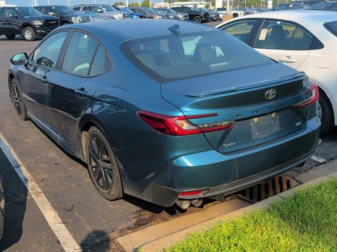 Used 2025 Toyota Camry SE FWD image 3