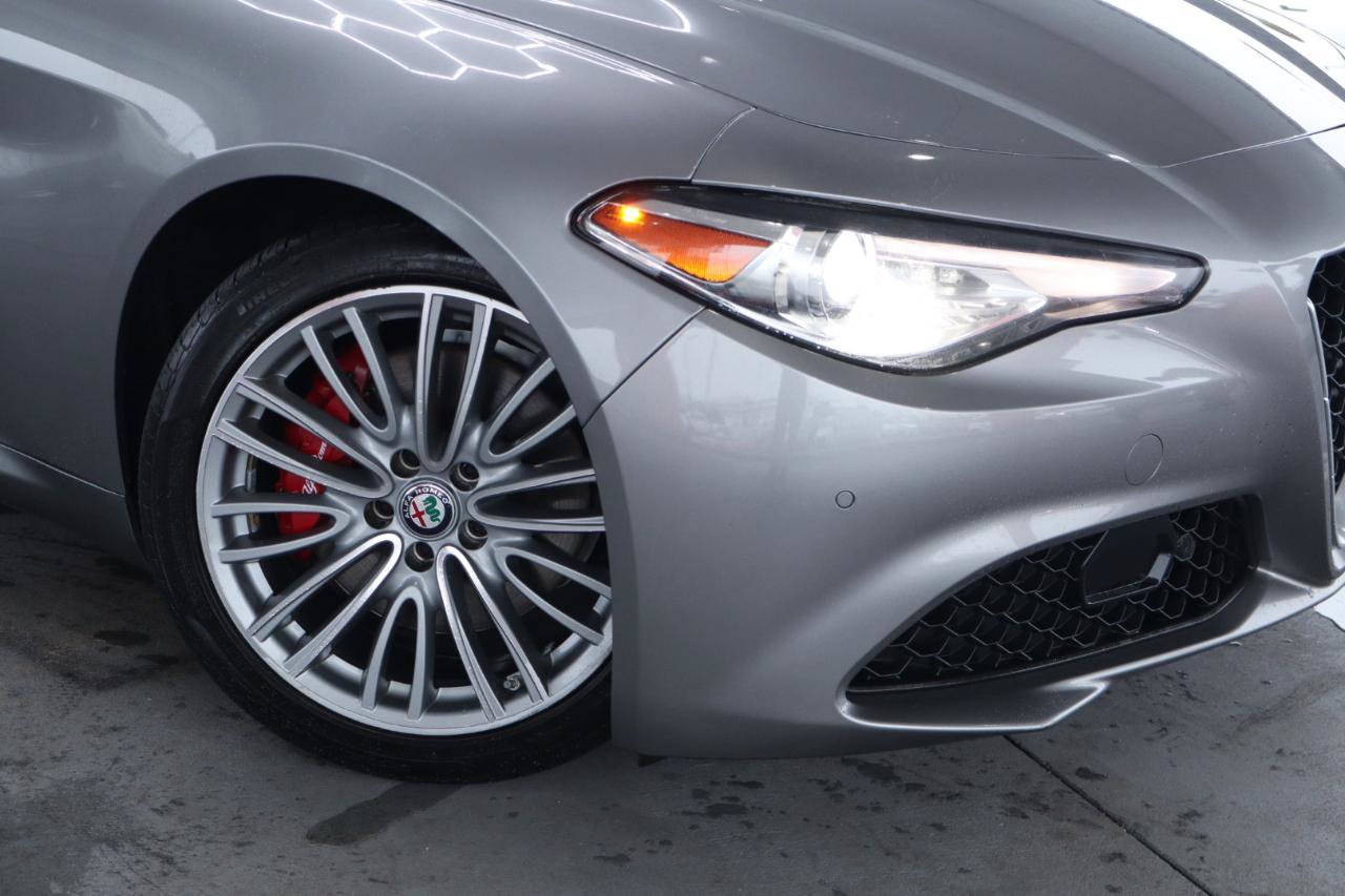 Used 2018 Alfa Romeo Giulia Ti w/ Quick Order Package 22Z Lusso RWD image 4