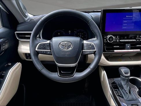Used 2025 Toyota Highlander Limited AWD/4WD image 5