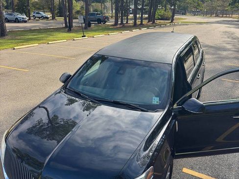 Used 2014 Lincoln MKT AWD image 14