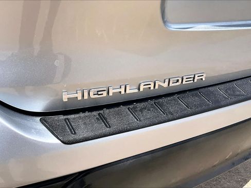 Used 2023 Toyota Highlander L FWD image 29