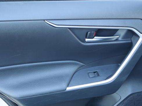 Used 2020 Toyota RAV4 XLE w/ All Weather Liner Package image 32