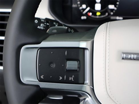 New 2025 Land Rover Discovery Metropolitan Edition image 67