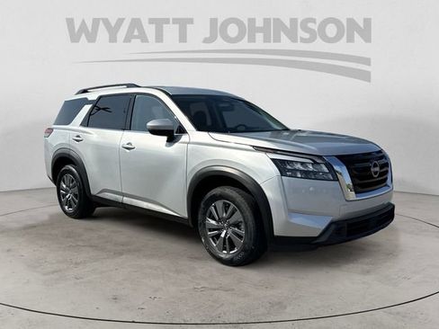 Used 2024 Nissan Pathfinder SV FWD image 7