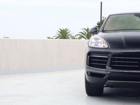 Certified 2023 Porsche Cayenne Platinum Edition AWD/4WD image 12
