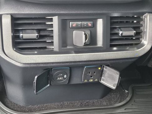 Certified 2022 Ford F150 Platinum w/ Equipment Group 701A High image 18