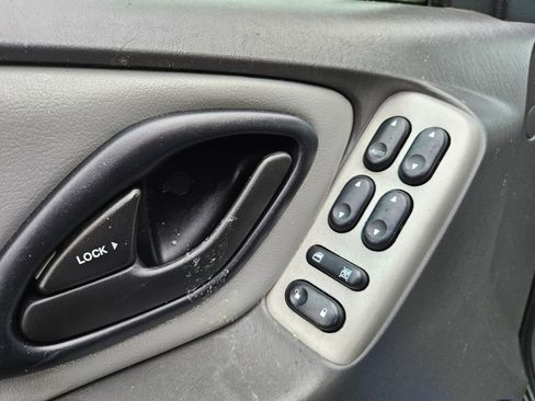 Used 2005 Ford Escape XLT image 14