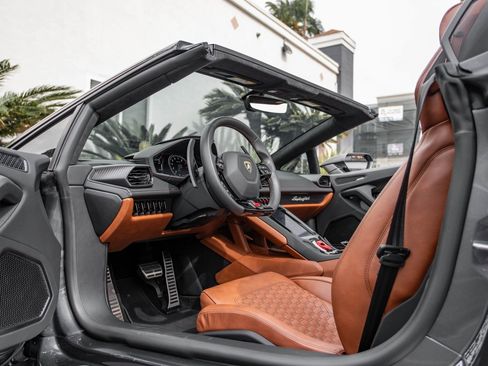 Used 2024 Lamborghini Huracan EVO image 22