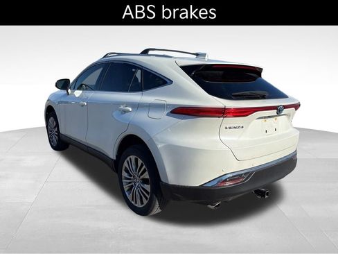Used 2022 Toyota Venza XLE image 7