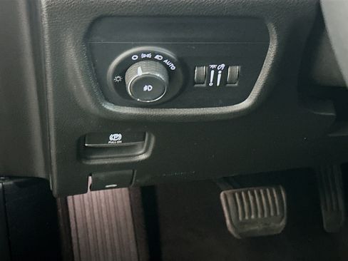 Used 2023 Jeep Grand Cherokee Limited AWD/4WD image 17