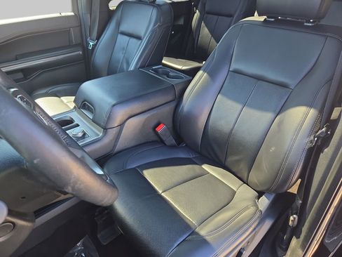 Used 2020 Ford Expedition XLT w/ Equipment Group 202A AWD/4WD image 18