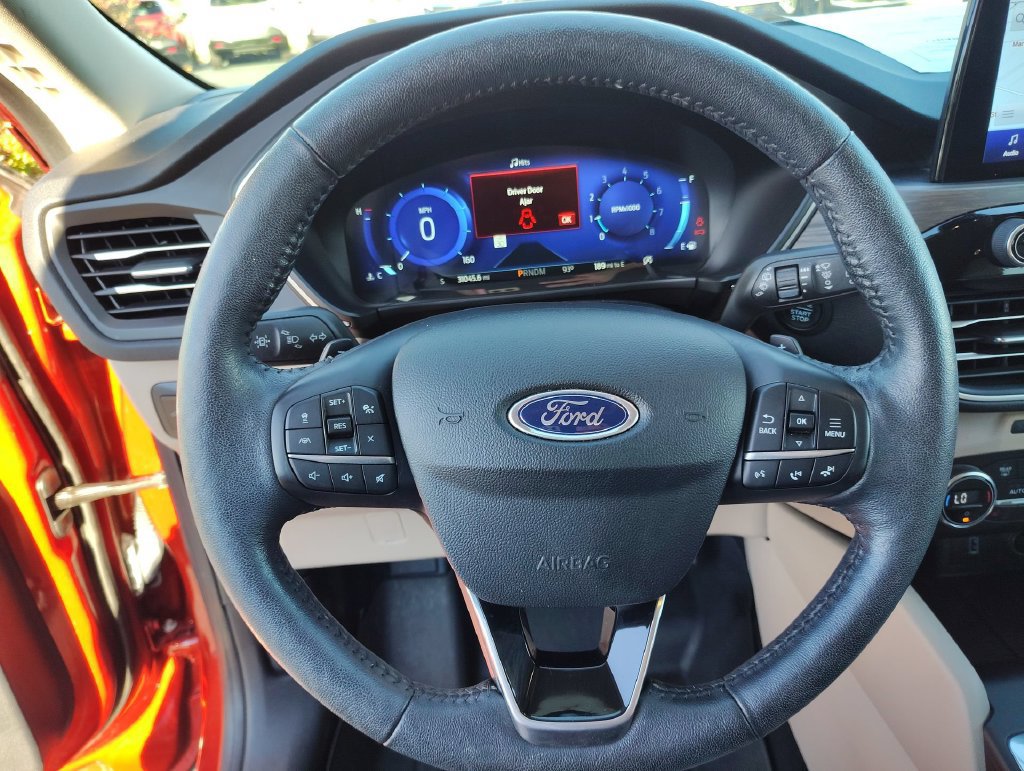 Used 2020 Ford Escape Titanium AWD/4WD image 16